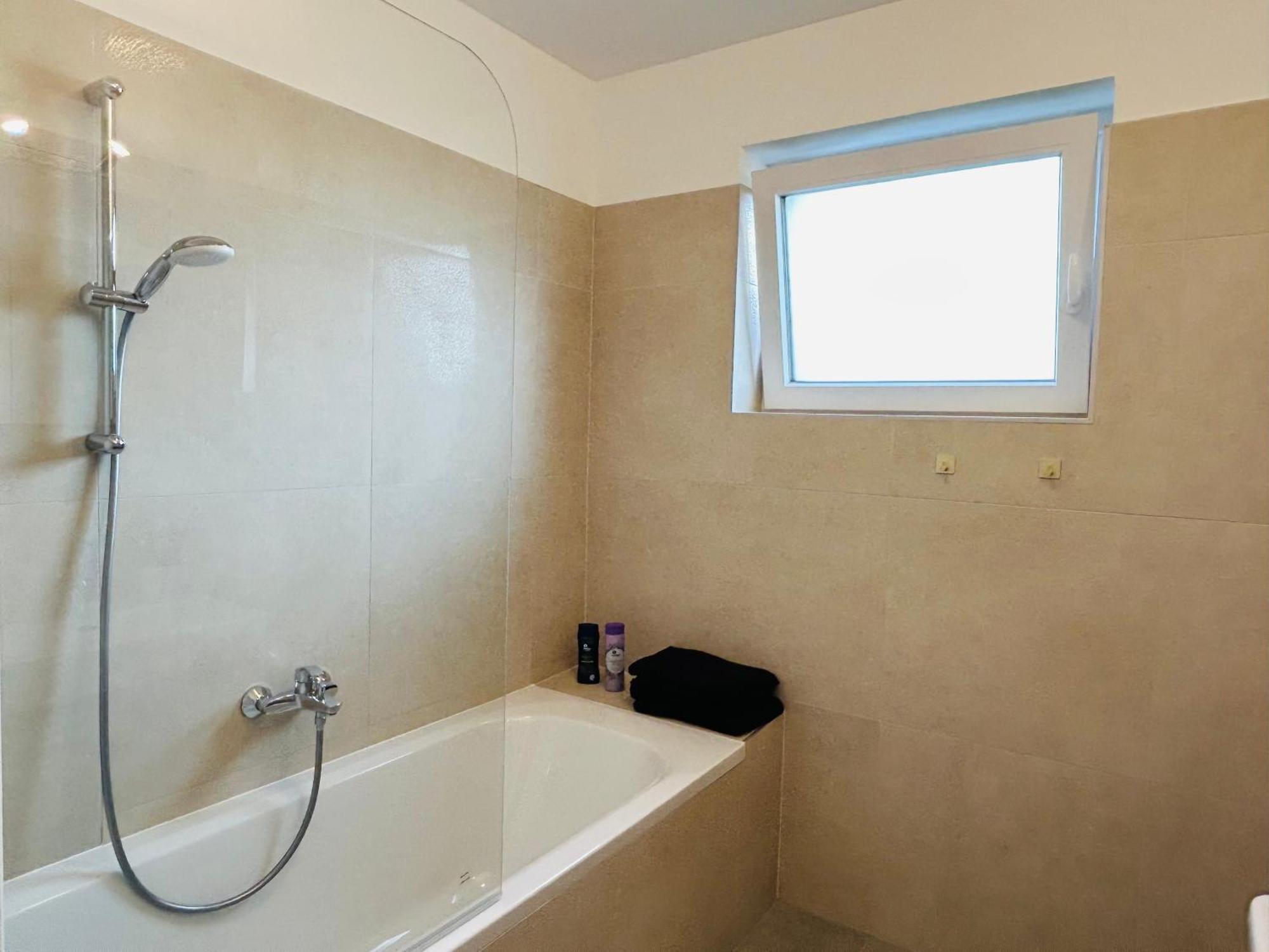 New - Free Parking - Balcony Appartement *